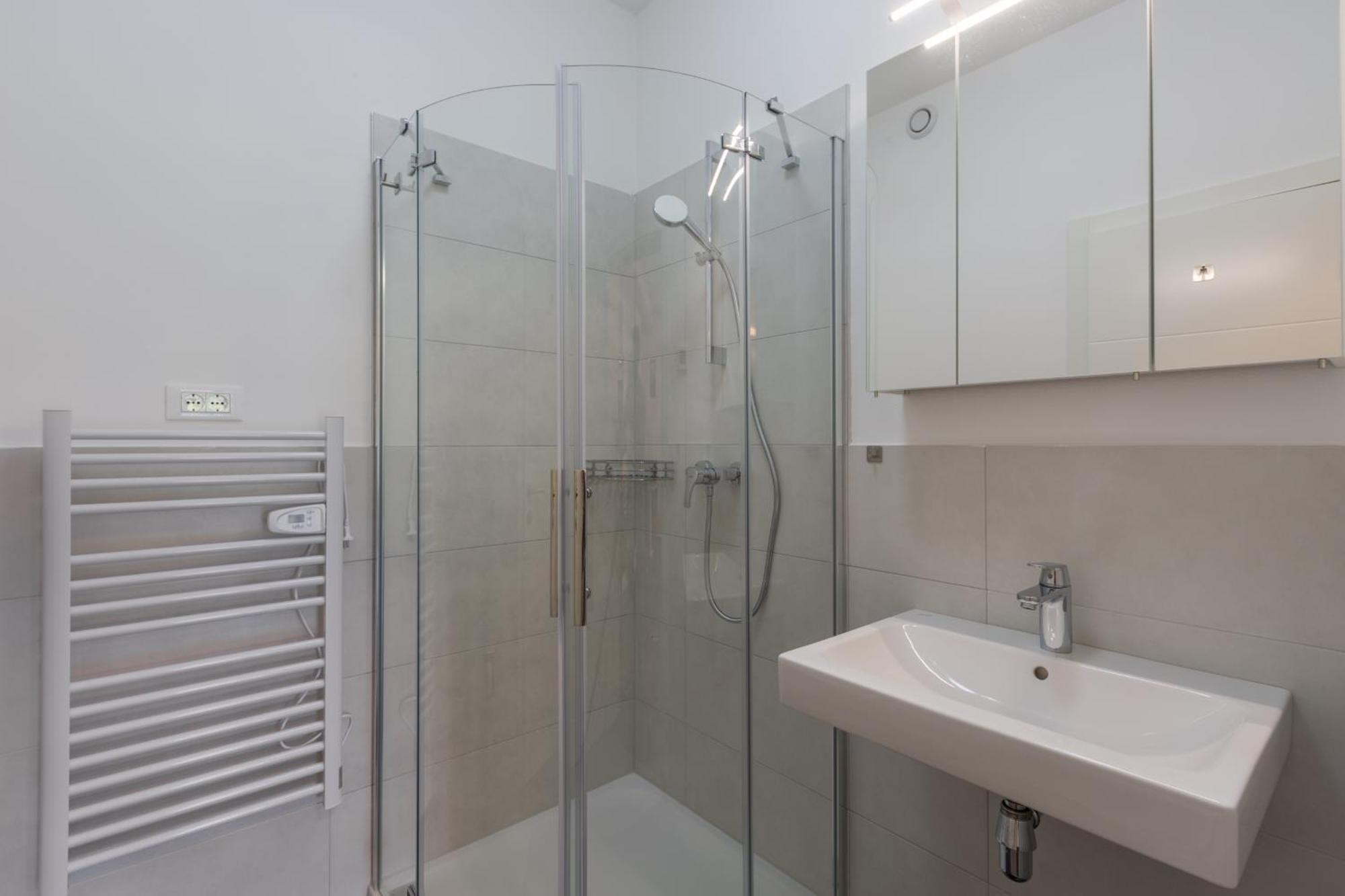 Adriana Apartman *
