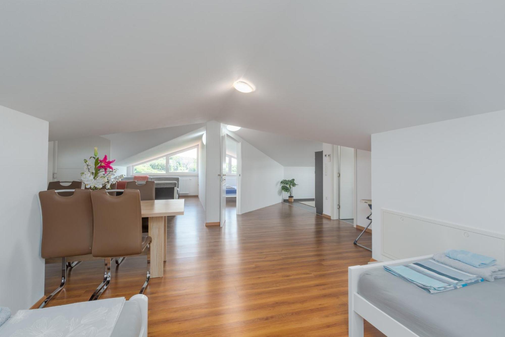 Apartman Adriana *